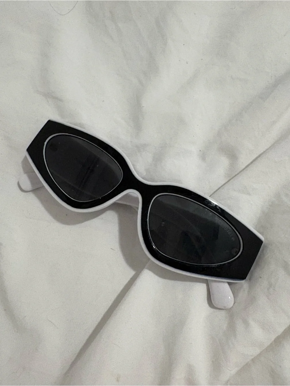 CC Black and White Retro Cat Eye Sunglasses
